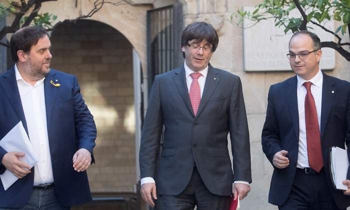 junqueras-puigdemont-turull-24oct17-efe.jpg