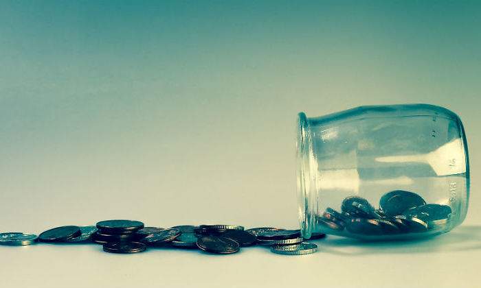 bote-monedas-envejecido-dreamstime.jpg