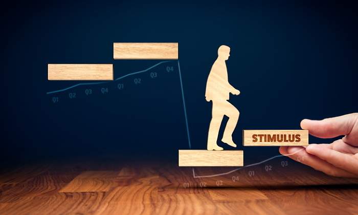 Una figura humana sube por una escalera que dice estmulo