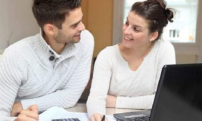 700x420_pareja-facturas-sonrie-getty.jpg