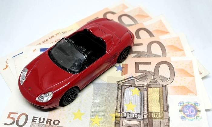 Coche-dinero-Pixabay.jpg