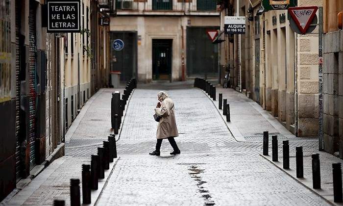 calle-senora-pasea-efe.jpg