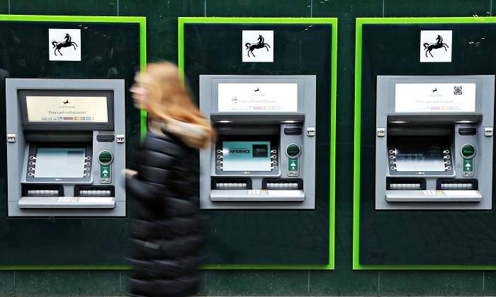 lloyds-cajeros-banco-770-reuters.jpg
