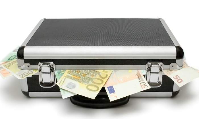 maletin-euros-dreamstime.jpg