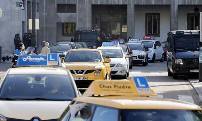 coches-autoescuela-examen-trafico-efe