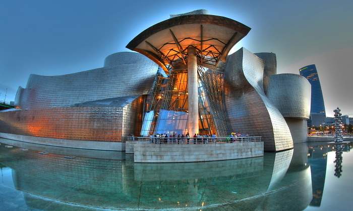 Museo-Guggenheim-Bilbao-dreamstime-1.jpg