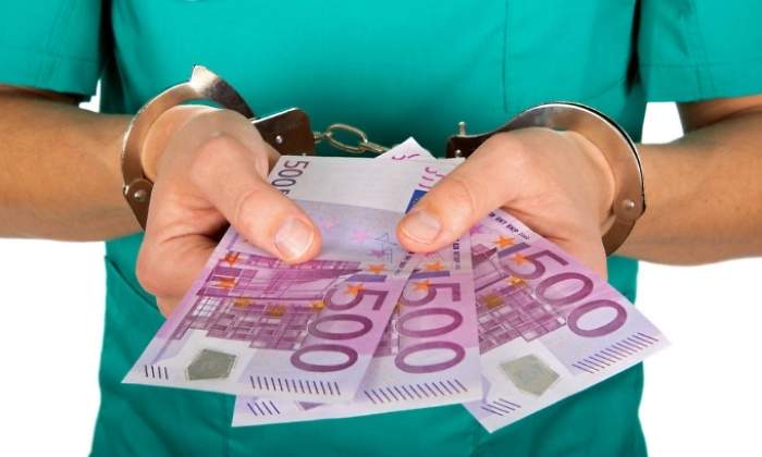 medico-billetes-500-alamy.jpg