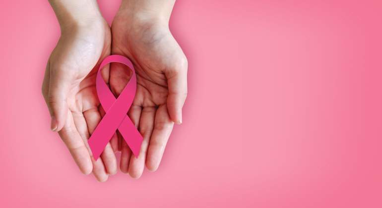cancer-mama-dia-mundial-dreamstime
