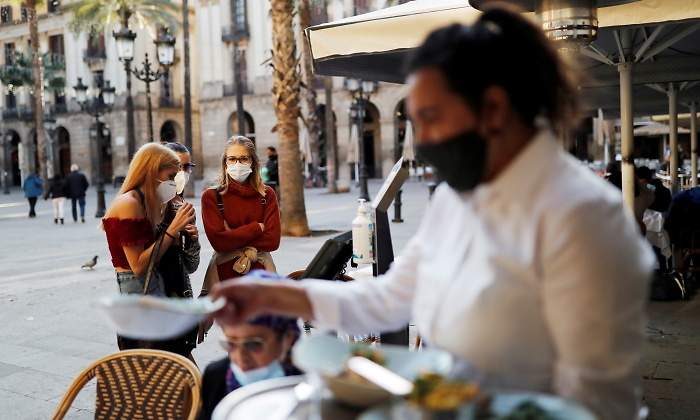 coronavirus-bar-barcelona-reuters.jpg