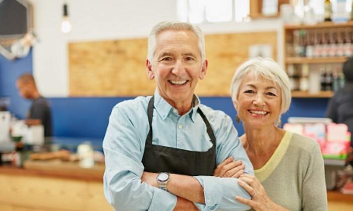 ancianos-trabajando.jpg