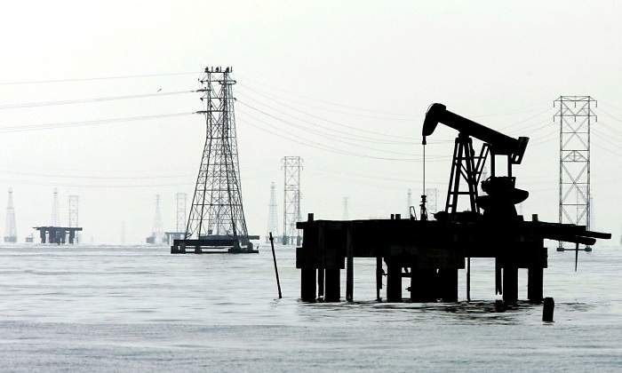 petroleo-martillo-mar.jpg