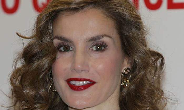 letizia-rojo-770-1-cruz-roja.jpg