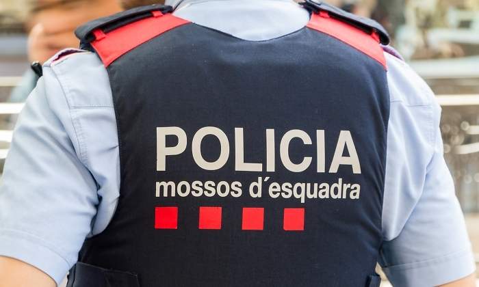 mossos-esquadra-uniforme-dreamstime.jpg