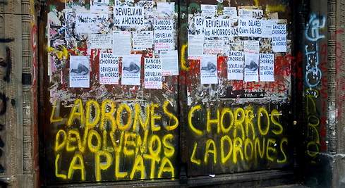 El corralito de 2001, un salto al vacío que aún impacta en Argentina