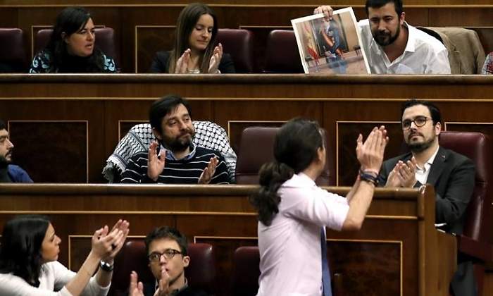 iglesias-aplaude-congreso-en-marea-efe.jpg