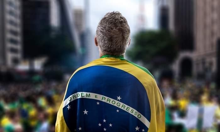 brasil-hombre-bandera-dreams.jpg