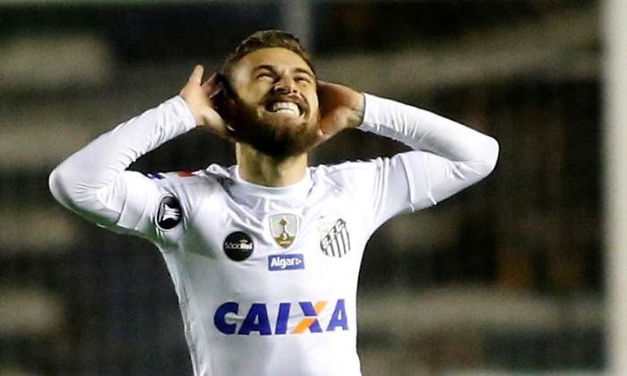 Lucas-Lima-2017-celebra-Santos-Reuters.jpg