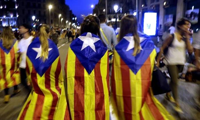catalunia-banderas-calle.jpg