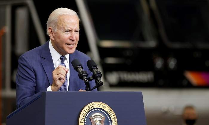 biden-puno-atril-reuters-770x420.jpg