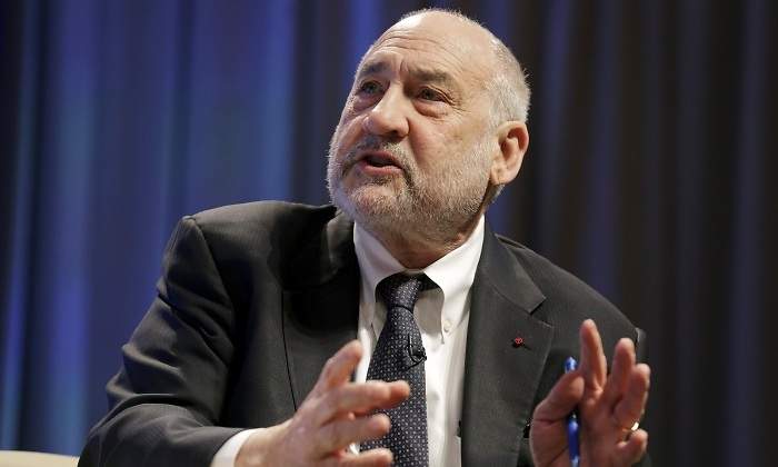 stiglitz-manos-eurozona.jpg