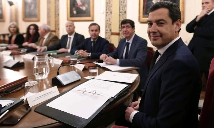 moreno-primer-consejo-gobierno-andalucia-efe.jpg