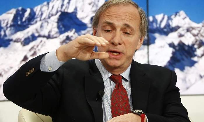 dalio-mano.jpg
