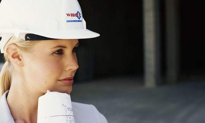 mujer-casco-trabajo-770-getty.jpg