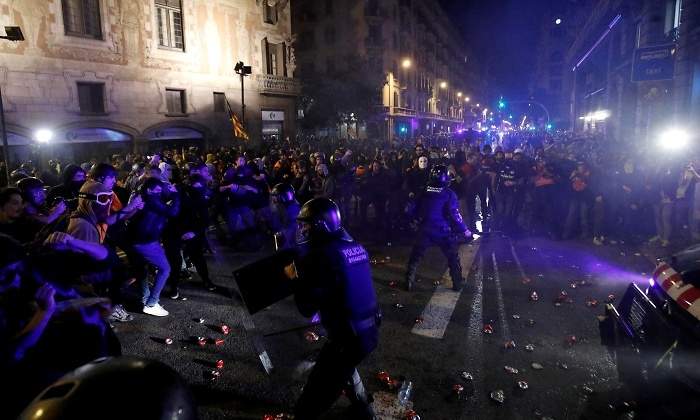 sentencia-disturbios-batalla-campal-barcelona-reuters.jpg