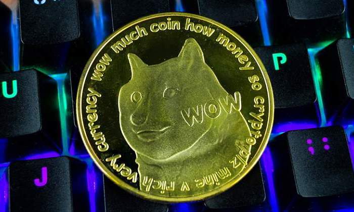 dogecoin-teclado-gamer-dreamstime.jpg