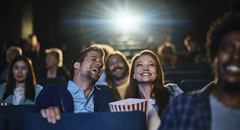 Espectadores en el cine iStock