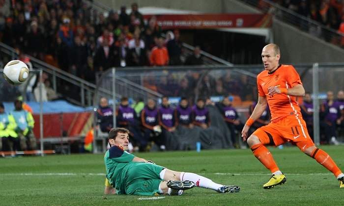 robben-casillas-mundial-2010-reuters.jpg