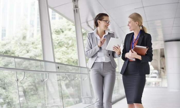 mujeres-trabajadoras-trajes-dreamstime-770x420.jpg