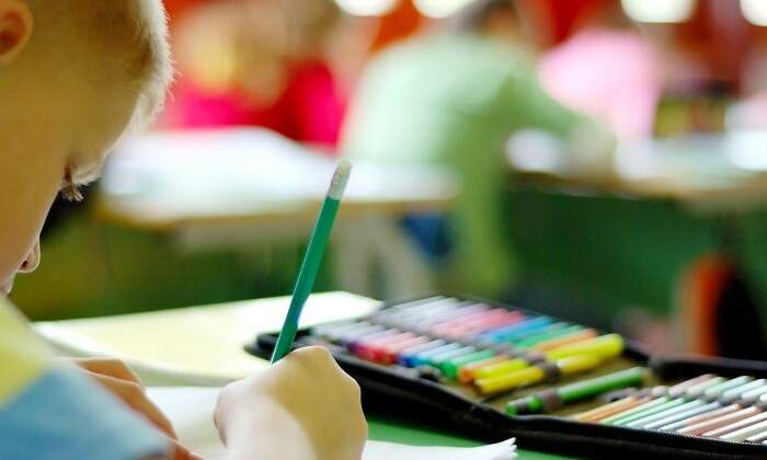 nino-pintando-en-clase.jpg