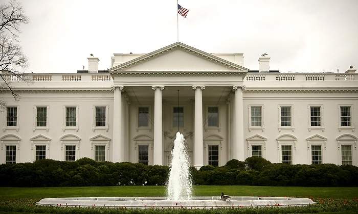 La-casa-blanca-estadounidense-de-frente-iStock.jpg