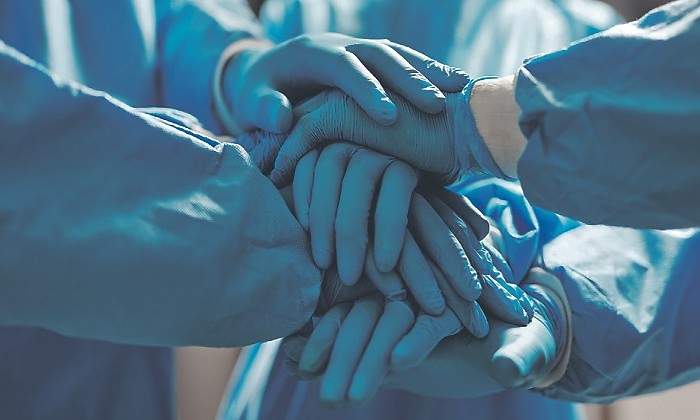 Equipo-sanitario-unido-Mapfre.jpg