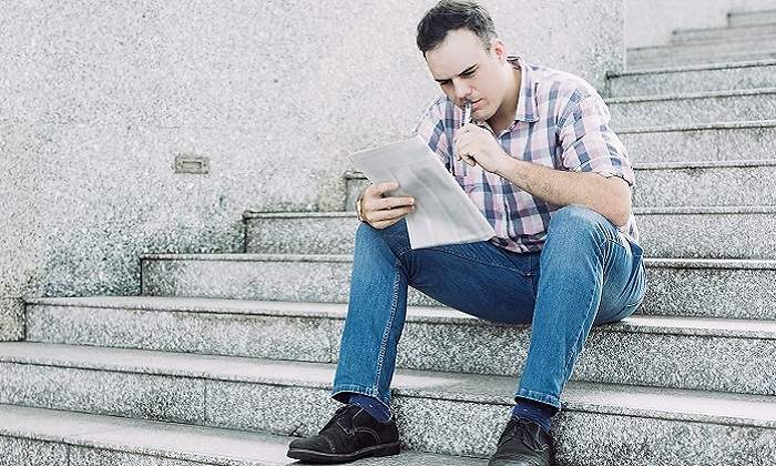 Joven_busqueda_empleo.jpg
