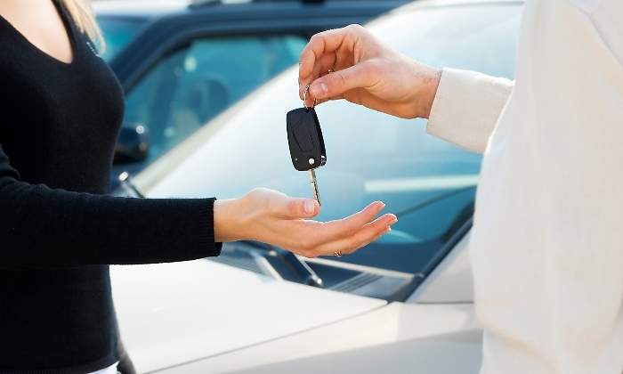 alquiler-coche-dreamstime.jpg