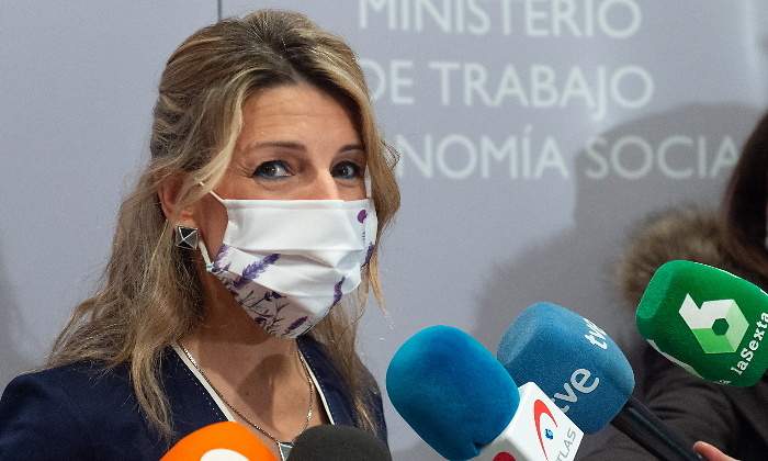 yolanda-diaz-ministra-trabajo-mascarilla-microfonos-18febrero2022-europa-press-770x420.jpg
