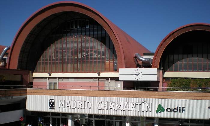 chamartin-fachada-estacion-wikipedia.jpg