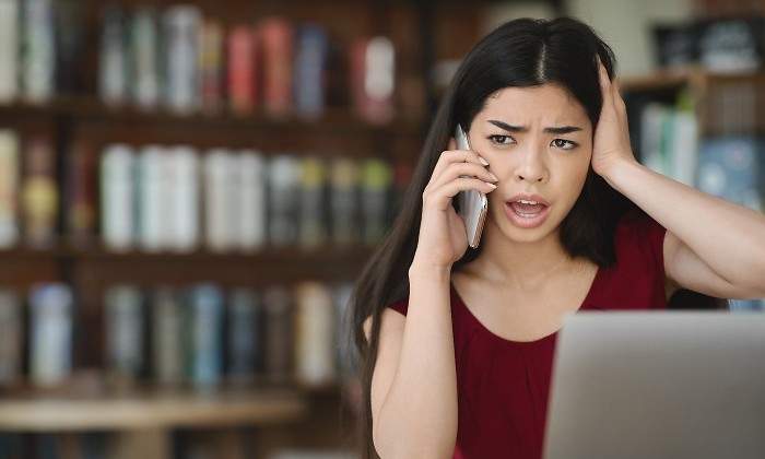 chica-al-telefono-con-un-tecnico.jpg