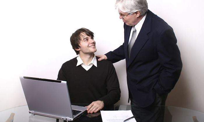 trabajador-senior-joven-mentor-770.jpg