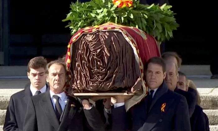 franco-familia-sale-reuters.jpg