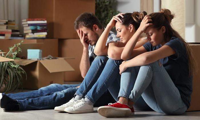 jovenes-cajas-tristes-dreamstime.jpg