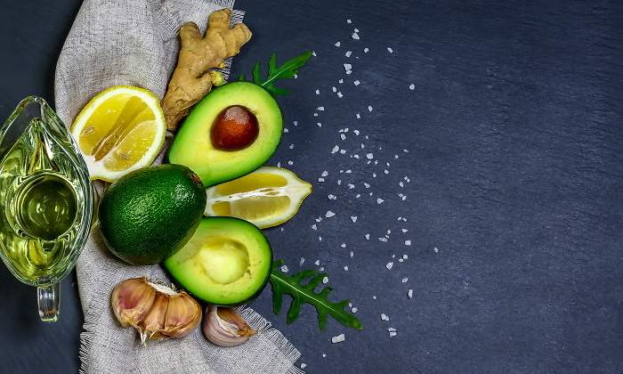 aguacate-jengibre-dreamstime.jpg