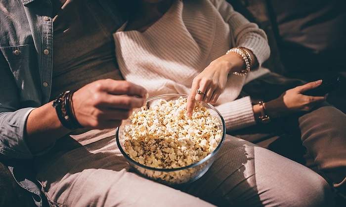 Pareja-comiendo-palomitas.jpg