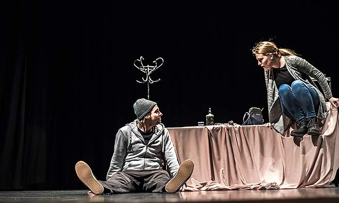 Dos-artistas-obra-teatro-Istock.jpg