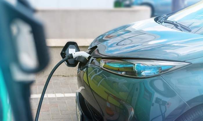 coche-electrico-punto-recarga-europapress.jpg