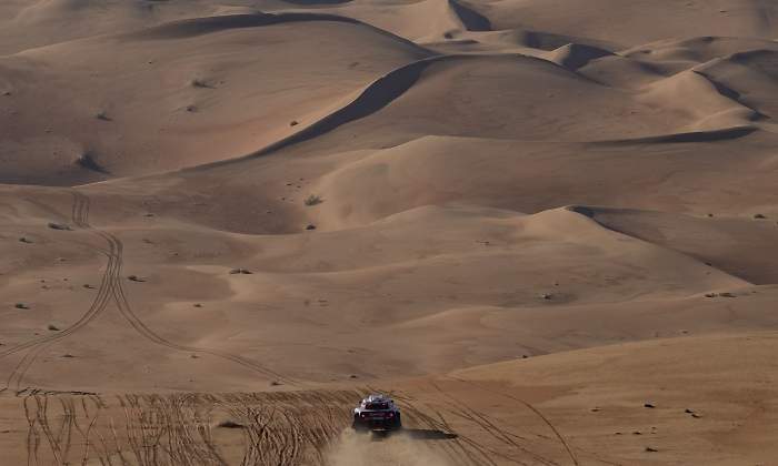 carlos-sainz-dakar-recurso-desierto-2020-reuters.jpg