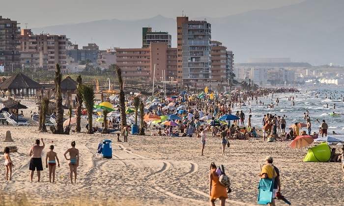 alicante-playa-turistas.jpg