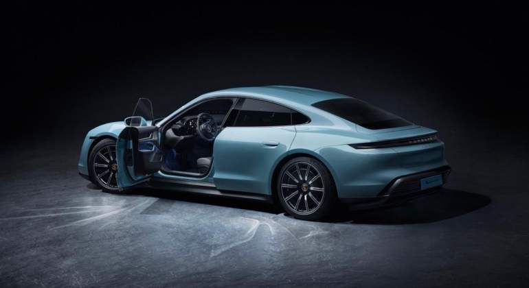 Porsche Taycan 4S.